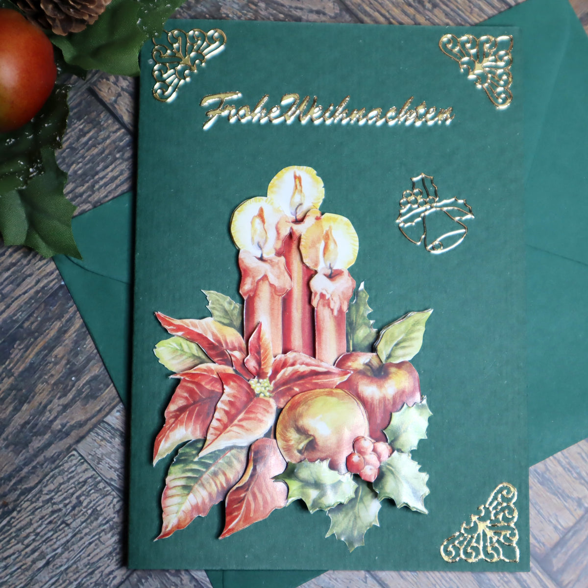P_0004_Handgemachte Weihnachtskarte mit Kerzen und Weihnachtsstern