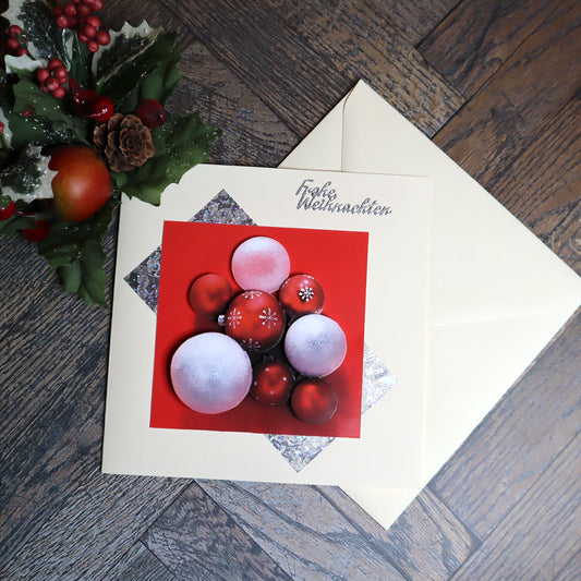P_0007_Handgemachte Weihnachtskarte mit Weihnachtskugeln